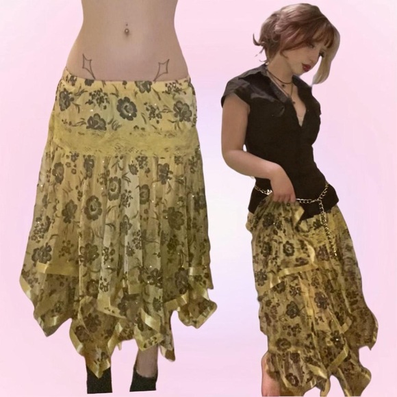 multi-layered yellow and brown sparkling floral skirt with lace detailing。.:*☆ - Picture 1 of 8